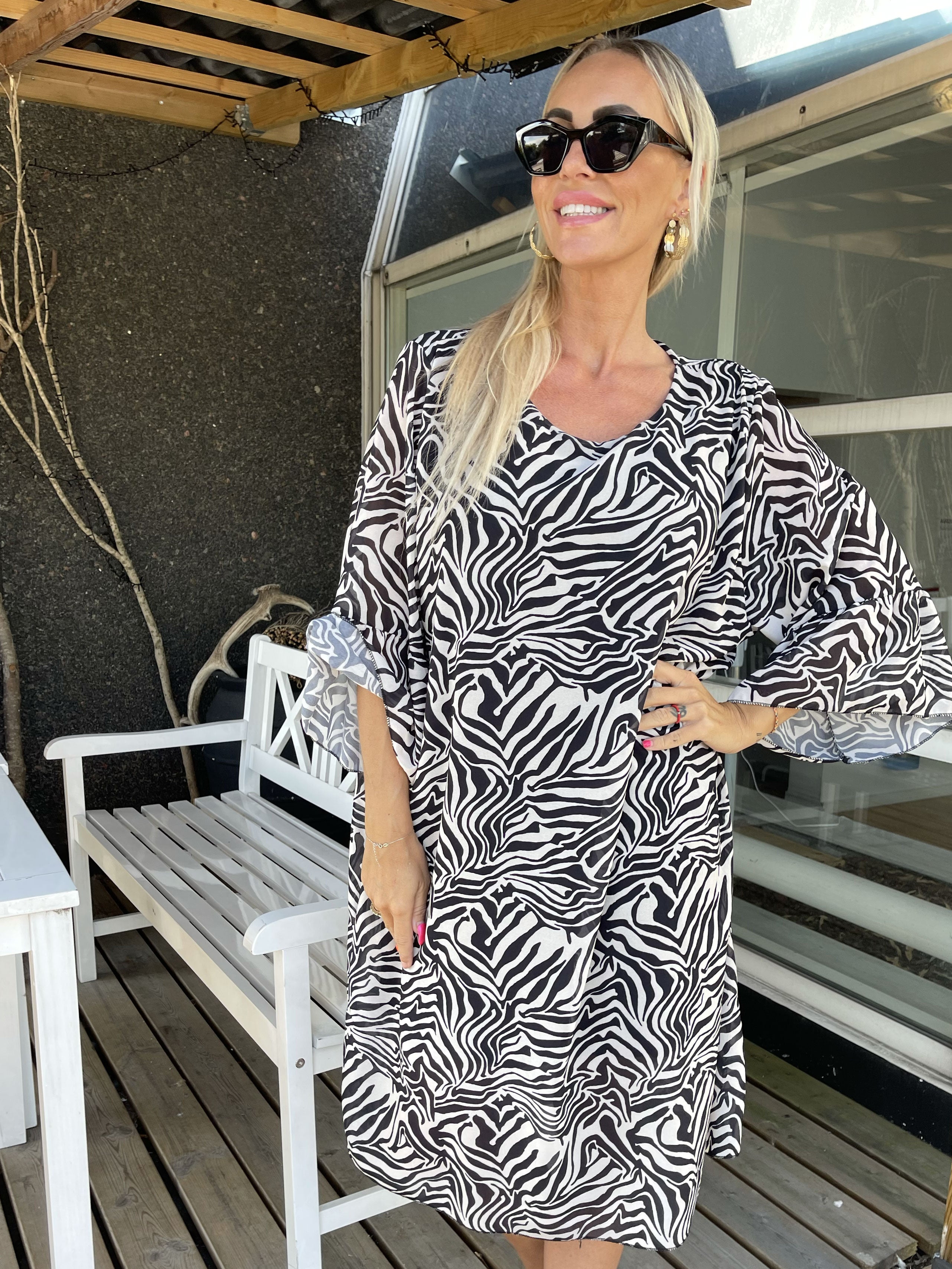 Olive - Kjole med zebra mønster